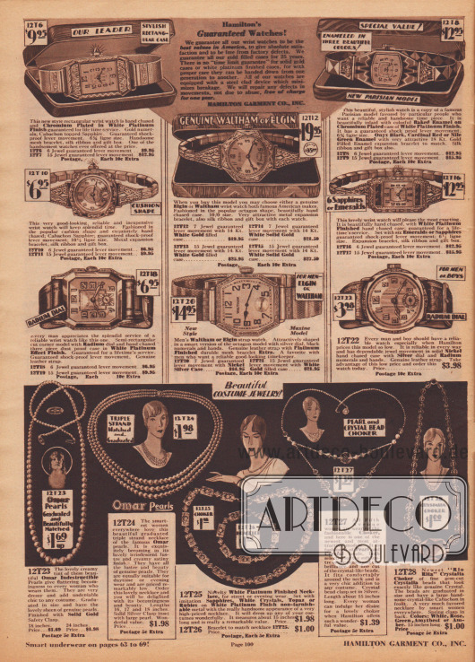 Armbanduhren für Damen (oben), für Herren und junge Männer (Mitte) mit verchromten, vergoldeten oder platinierten Uhrenarmbändern und Gehäusen. Die Metallteile zeigen umfangreiche Ornamente und Motive.
Im unteren Seitenbereich befinden sich schmuckvolle Halsketten und ein Armband für Damen. Der Modeschmuck ist aus Kunstperlen (Marke: Omar Pearls) und imitierten, künstlichen Edelsteinen.