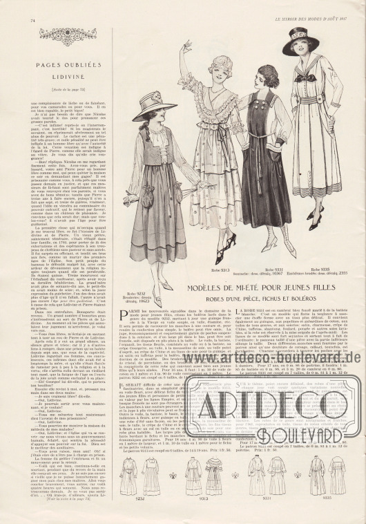 Artikel:
Nodier, Ch., Pages oubliées lidivine.
„Hochsommermodelle für junge Mädchen – Einteilige Kleider, Fichus und Boleros“ (frz. „Modèles de mi-été pour jeunes filles – robes d’une pièce, fichus et boléros“).
9232 & 10623: Kleid mit Bluse und Bolero und seitlichen Beuteltaschen, die am Gürtel hängen, für 14 bis 19-jährige Mädchen. Rock mit Volant. Stickerei nach Abplättmuster 10623. Das Kleid kann aus Voile (Schleierstoff), Batist, Organdy oder geblümten Stoffen mit Georgette Krepp, unifarbenem oder gepunktetem Tüll, Seiden-Musseline, Crêpe de Chine oder Seiden-Linon kombiniert werden. Für den Bolero empfehlen sich Satin oder Taft.
9313: Elegantes Kleid für junge Frauen im Alter zwischen 14 und 19 Jahren. Das Kleid besitzt ein großes Fichu mit Rüschen. Letztere finden sich auch in der Taille und an den halblangen Ärmeln. Zwei schmale Volants finden sich am Rock.
Um das Modell als Sommerkleid herzustellen werden Voile, Batist, Bombasine, Zephyr, Marquisette, bunt gemusterte schmiegsame Stoffe sowie Tüll für das Fichu empfohlen. Für ein außergewöhnlich schönes Kleid werden leichtes Seidengewebe, Seiden-Musseline, Tüll, Crêpe de Chine, Crêpe Meteor, feine Gewebe mit Blütenmusterung sowie Tüll oder Seiden-Musseline für das Fichu angeraten.
9331 & 10367: Nachmittagskleid aus gröberem blauen Chambray mit feinerem Stoff wie weißem Batist kombiniert für junge Frauen zwischen 14 und 19 Jahren. Das Kleid zeigt eine aufgesetzte Borte an Kragen, Ärmeln und Taschen sowie vier Knöpfe nahe am Ausschnitt. Seil mit langen Quasten als Gürtel.
Zum Schneidern dieses Modells bieten sich auch die Verwendung von Gingham, Baumwoll-Popeline und Gabardine kombiniert mit den Seidenstoffen Satin, Charmeuse, Crêpe de Chine, Taft, Shantung, Foulard oder allen anderen Arten von Waschseiden an. Ebenso sind feine Sergegewebe, Woll-Jersey oder Stoffe mit Schachbrettmusterung bestens für dieses Kleid geeignet.
9335 & 2355: Einteiliges Mantelkleid für die Ferien und den Landaufenthalt aus weißem Coutil für junge Frauen etwa im Alter zwischen 14 und 19 Jahren. Das leicht marineartig angehauchte Modell zeigt schwarze mehrreihige Tressen an Kragen, Gürtel, Ärmelaufschlägen und Saum. Aufgesetzte Beuteltaschen greifen bis zum Gürtel hoch. Zudem schwarze Schleife sowie Stickerei (siehe Abplättmuster 2355).
Alternativ kann das Kleid auch aus Leinen, gerippten Baumwollstoffen, kariertem Stoff oder Stoff mit Schachbrettmustern, Gingham, Chambray oder Shantung hergestellt werden. Ebenso eignen sich derbere Stoffe wie Serge, Gabardine oder auch Woll-Jersey.