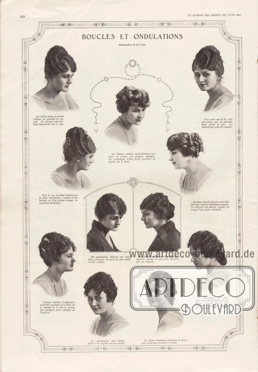 „Haarlocken und Wellen“ (frz. „Boucles et onduations“).
Hier werden elf elegant frisierte Damenfrisuren für die mondäne Frau des Jahres 1917 gezeigt. Die Frisuren zeigen Haarknoten (Dutts) im Nacken oder hauptsächlich am Hinterkopf, wobei die ganze Frisur recht hoch toupiert ist. Fein gelegte Wellen und Locken sind sorgfältig arrangiert und werden mit dekorativen Haarnadeln gehalten.