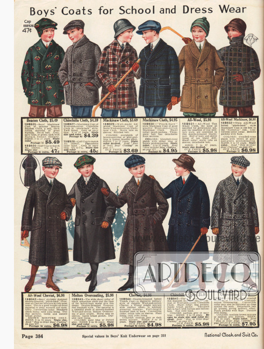 Doppelreihige Mackinaw Jacken (engl. „Mackinaw Coats“) aus Woll-Baumwoll-Geweben und reinen Wollstoffen sowie Mäntel und Trench Coats aus Woll-Cheviot, „Melton cloth“ (dicker Wollstoff) und Chinchilla für 9 bis 18-jährige Jungen.
Die Mackinaw Jacken sind unifarben, kariert oder auch bunt gemustert und zeigen Schalkragen, große aufgesetzte Taschen und einen Gürtel. Die langen und doppelreihigen Mäntel im unteren Seitenbereich sind recht weit geschnitten. Ein Mantel besitzt einen mit Astrachanfell besetzten Schalkragen.