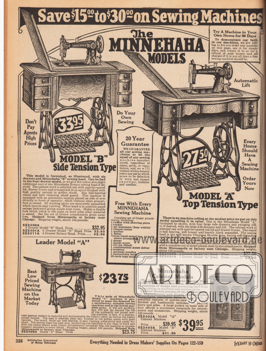 „Sparen Sie 15,- bis 30,- Dollar bei Nähmaschinen“ (engl. „Save $15,00 to $30,00 on Sewing Machines“).
Vier mechanische Nähmaschinen mit Trittbrett der Marke Minnehaha. Drei der Modelle ruhen auf einem Metallgestell, ein Gerät ist in einem elegant geschnitzten Holzschrank integriert (Nähmöbel).