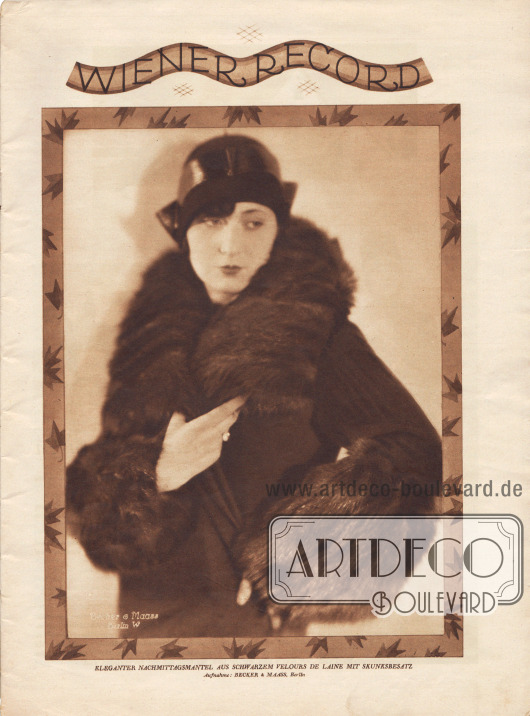 Titelblatt der Illustrierten Wiener Record Mode Nr. 96 vom November 1928 mit der fotografischen Abbildung eines pelzverbrämten Nachmittagsmantels.
Die Modefotografie wird durch die Bildunterschrift ergänzt „eleganter Nachmittagsmantel aus schwarzem Velours de laine mit Skunksbesatz“.
Foto: Atelier Becker & Maass, Berlin W.