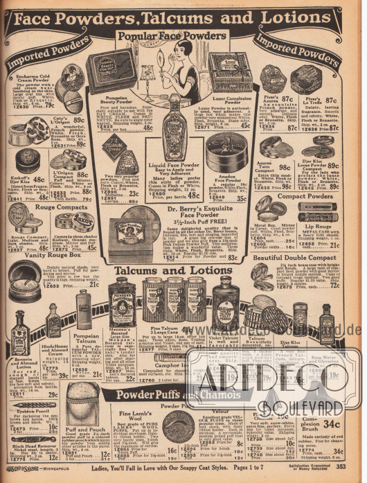 „Gesichtspuder, Talkum Puder und Lotionen“ (engl. „Face Powders, Talcums and Lotions“).
Auf der oberen Hälfte der Seite befinden sich inländische und importierte Make-ups vor allem aus Frankreich wie Puder, Talkum Puder, flüssiges Gesichtspuder, Rouge und Lippenstift der Marken Encharma, Coty, Kerkhoff’s Djer Kiss, L’Origan, Pompeian, Luxor, Melbaline, Lov’me, Anadon, Dr. Berry’s, Piver und Azurea.
Puder und Lotionen darunter sind von Benzoin and Almond, Hinds, Pompeian, Mennen’s, Queen, Williams und Djer Kiss.
Am unteren Seitenrand sind „Camphor Ice“ (Liniment; Einreibemittel oder Salbe für raue Hautstellen), ein Kajalstift, ein Mitesserentferner, Puderquasten, ein Gesichtstuch aus Sämischleder sowie eine Gesichtsbürste aus Gummi zum Reinigen der Poren.