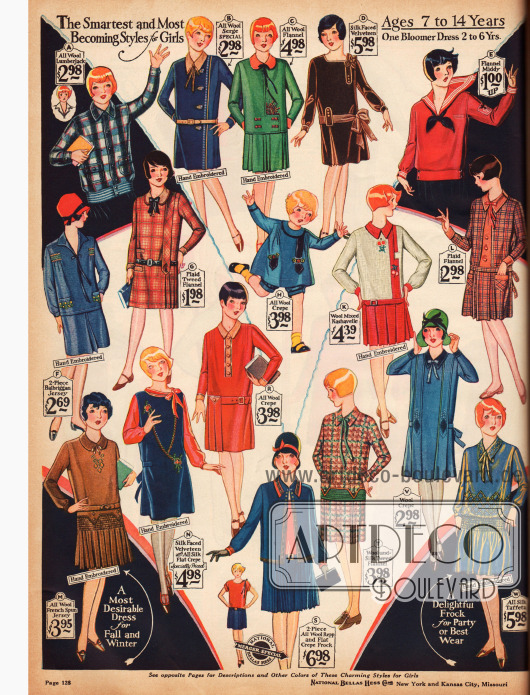 Kniekurze Kleidchen für 7 bis 14-jährige Mädchen aus Serge, Woll-Flanell, Seiden-Samt, Flanell, Woll-Kashavelle, Woll-Krepp, Tweed-Flanell, Jersey und Seiden-Taft.