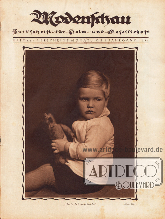 Titelblatt der Modenschau Nr. 217 mit der großformatigen Fotografie eines etwa 2 bis 3-jährigen Jungen mit Teddy und der Bildunterschrift „Das ist doch mein Teddy“.
Foto: Elite.