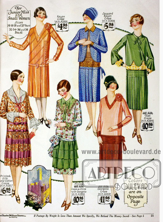Kleider für „junior Misses“ im Alter von 14 bis 20 Jahre oder für klein gewachsene Frauen.
Die Kleider sind aus Rayon Krepp, Jaquard-Rayon Krepp, reinem Seiden Krepp und bedrucktem Seiden-Baumwoll Krepp, Crêpe de Chine mit Georgette und Seiden-Georgette Krepp.