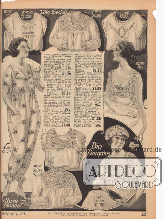 Doppelseite mit hauptsächlich ärmellosen Nachhemden, passenden Hauben und zwei Pyjamas für Frauen.
Batist und vor allem bedruckter und einfarbiger Nainsook (besonders leichter Musselin) mit Stickereien oder großzügiger Spitzenverarbeitung. Einer der Pyjamas – ein sog. „Billie Burke“ (Ziegfeld Follies Star, *1884-†1970) Pyjama – ist zweiteilig, der andere wird angezogen und über eine Knopfleiste geschlossen.