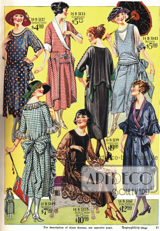 Einfache Kleider aus bedrucktem Gingham und Batist und drei teurere Kleider aus Seide und Baumwollkrepp.