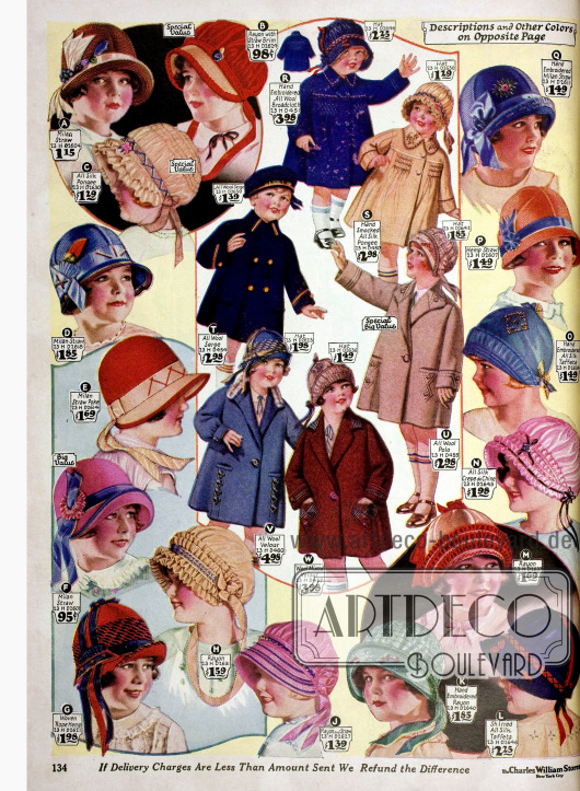 Hütchen, Bonnets und Mäntel auf Wollstoffen für kleine Mädchen.