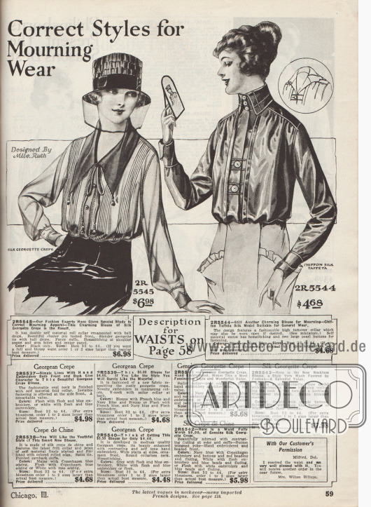 „Richtige Modelle zur Trauer“ (engl. „Correct Styles for Mourning Wear“).
Trauerkleidung. Zwei Blusen aus Seiden-Georgette Krepp und Chiffon-Seiden-Taft die angemessen für Beerdigungen und Trauerfeiern sind.
Die erste Bluse präsentiert mehrere vertikal verlaufende Biesengruppen. Hohlnähte ergänzen die Schulter- und Ärmelnähte, flankieren die Knopfleiste und zeigen sich auch an den Manschetten. Stoffbällchen beschweren den spitzen Kragen. Bandgarnitur mit Schleife.
Die rechte Bluse besitzt einen konvertierbaren Kragen (offen oder hochgeschlossen tragbar). Der schmale Westeneinsatz präsentiert Hohlnähte und zwei Knöpfe.