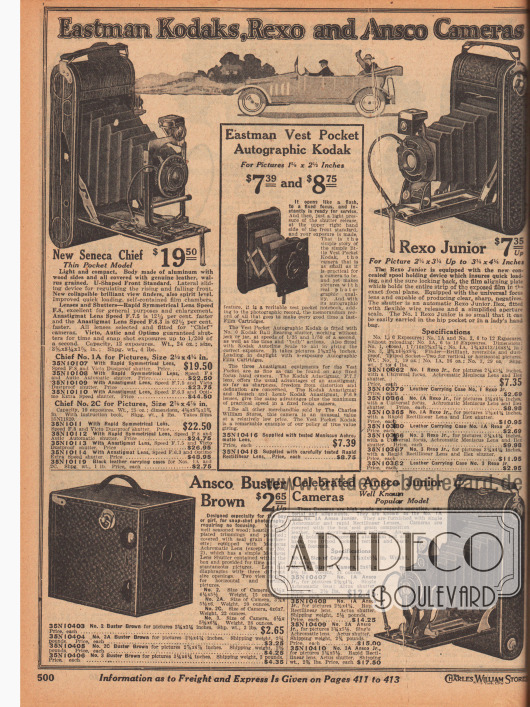 „Eastman Kodaks, Rexo und Ansco Kameras“ (engl. „Eastman Kodaks, Rexo and Ansco Cameras“).
Kleine Rollfilm-Fotokameras im Brusttaschenformat der Marken Eastman Kodak (Modelle No. 1A und 2A), Rexo (Modelle Junior No. 1, 1A und 3) sowie Ansco (Modelle „Buster Brown“ No. 2, 2A, 2C und 3 oder Junior No. 1A und 3A).
Der Kinderfotoapparat unten links ist der berühmten Boxkamera namens „Eastman Brownie No. 2“ nachempfunden.