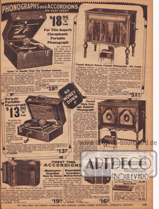 Tragbare Grammophone, Phonographen in Zierholzkonsolen, Akkordeons und Mundharmonikas. Konsolenphonographen, also Schallplattenspieler in Zierholzschränken aus Mahagoni oder Walnussholz, die auf Raten angeschafft werden können. Ebenso wie die Schrankschallplattenspieler werden die Kofferphonographen per Kurbel zum Laufen gebracht.