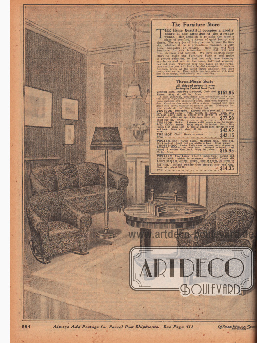 Beginn der Möbelabteilung des Charles William Stores Versandhauskatalogs.
Hier wird eine komplette Wohnzimmergarnitur angeboten. Diese besteht aus einer Polstermöbelgarnitur (einem Dreisitzer-Davenport Sofa, einem Schaukelsessel und einem einfachen Sessel) einem Wohnzimmertisch aus Eiche und einer Stehlampe aus Mahagoniholz mit dazugehörigem Lampenschirm aus Tussah Seide im Empire Stil mit orientalischem Design.
Die Sitzgarnitur besitzt breite Armlehnen und bequeme Sitzkissen, die großzügig mit Seidenbaumwolle aufgepolstert wurden. Das Sichtholz ist Mahagoni. Versand direkt aus der Fabrik im Bundesstaat New York.