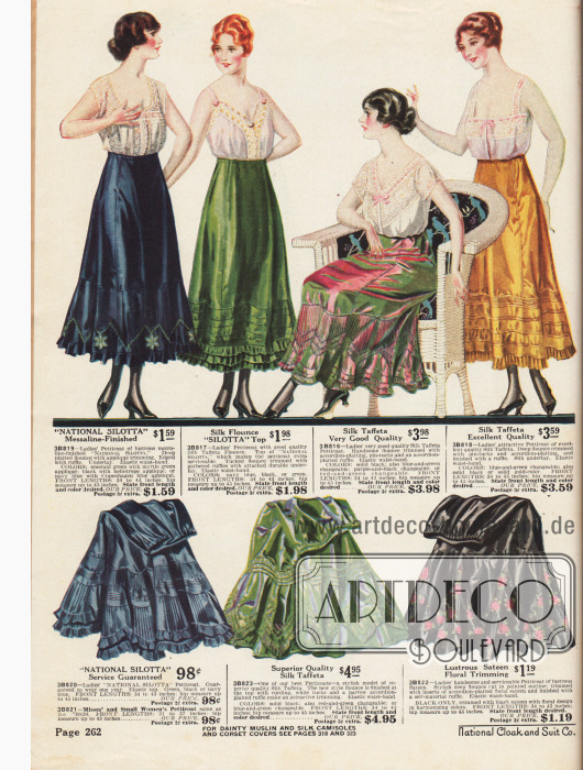 Petticoats (Damenunterröcke) mit Rüschen, haarfeinen Biesen, Volants und Akkordeon-Plissees, die dazu dienen vor allem unterhalb der Knie die größtmögliche Weite zu erreichen, die die aktuelle Kriegskrinolinenmode verlangt.
Die Unterröcke sind aus schimmernden und matt glänzenden Stoffen, wie Messaline (weich gewebte Seide), Seiden-Taft, floral gemustertem Satin und „Silotta“, einem günstigen, aber strapazierfähigen Ersatzstoff für den normalerweisen verwendeten Seiden-Taft. Elastische Taillenbänder/-gummis erleichtern das Anziehen.