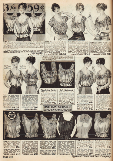 „Camisoles“ (dt.: Damenuntertaillen) und „Corset Covers“ für Damen zum Tragen über oder unterhalb des Korsetts mit Spitzenbesatz.