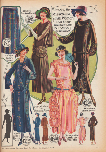 Kleider für junge und kleine Frauen in der „neuesten Silhouette der Saison“. Das Stilkleid in lachsrosafarbenem Chiffon-Taft ist der Schick der Abendmode 1923.