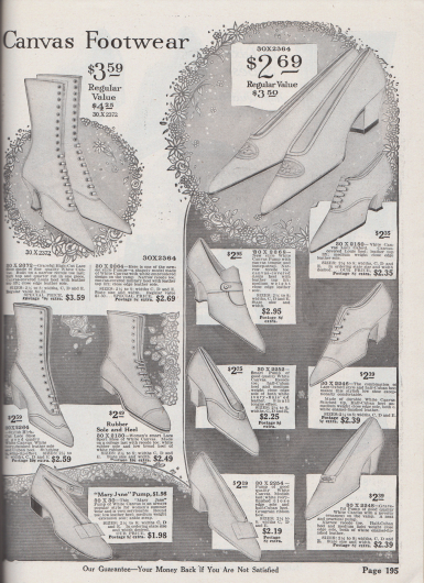 „Weiße Damenschuhe aus Kanevas“ (engl. „[Women’s White] Canvas Footwear“).
Preisgünstige Damenschuhe aus leicht zu reinigendem Kanevas. Unter den Schuhmodellen befinden sich Schnürstiefel, Pumps, Oxfords, Pumps mit Zunge bzw. Lasche und ein „Mary Jane“ Pump mit Knöchelschnalle.
Die Schuhe präsentieren entweder geschwungene Louis XIV Absätze, breite, dicke Militärabsätze oder flache Laufabsätze. Die zurückhaltend aufgemachten Schuhe zeigen nur spärliches Dekor wie Ziernähte oder flache Schleifen. Ein Paar Pumps oben rechts mit Stickerei-Motiv auf den Kappen.