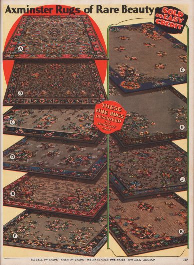 „Axminster Teppiche in seltener Schönheit“ (engl. „Axminster Rugs of Rare Beauty“).
Zehn Axminster (Ort in der Grafschaft Devon, Großbritannien) Webteppiche aus Samt mit asiatischen oder auch modernen (A) Ornamenten und Musterungen, Maße von 6 x 9 bis 9 x 12 ft (1,83 x 2,74 bis 2,74 x 3,66 m).
Die Artikelbeschreibungen sind auf der gegenüberliegenden Seite 138 zu finden.