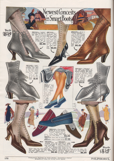 „Neueste Eingebungen für elegante Stiefel“ (engl. „Newest Conceits in Smart Boots“).
Schnürstiefel aus Chevreauleder (Ziegenleder) oder Lackleder. Mehrere Modelle zeigen einen farblich abstechenden Schaft aus hellem Leder, meist im Farbton Mausgrau. Die Stiefel zeigen wahlweise leicht geschwungene, grobe kubanische Absätze oder geschweifte, schlanke Louis XIV Absätze. Damenschuhe mit spitzen Kappen.
In der Mitte werden Damenstrümpfe aus Seide und in der Mitte unten Filzpantoffeln bzw. Hausschuhe mit Ledersohlen in verschiedenen Farben angeboten.